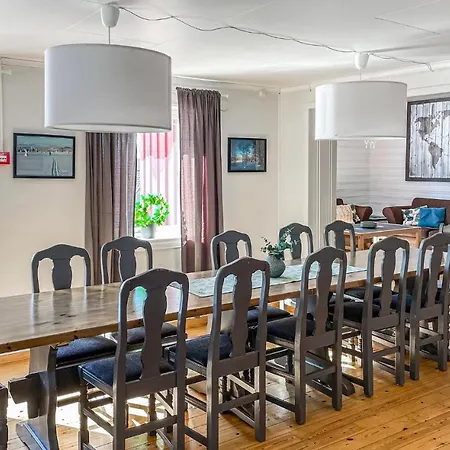 5 Bedroom Beautiful In Apartamento