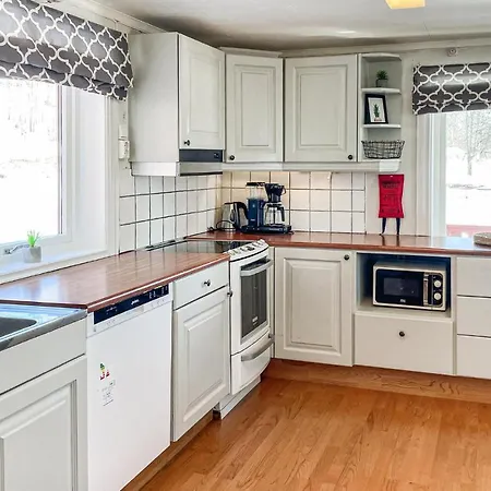 5 Bedroom Beautiful In Apartment Mesnali